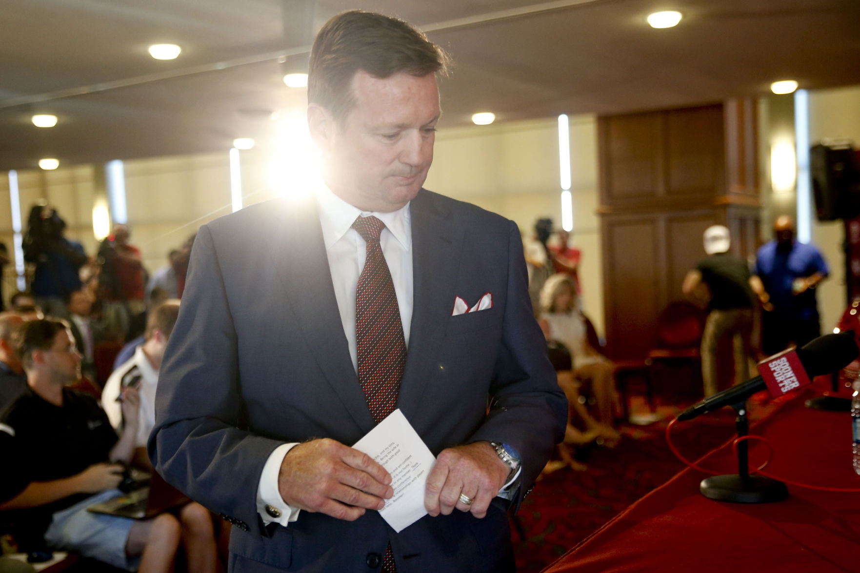 Bob Stoops retires